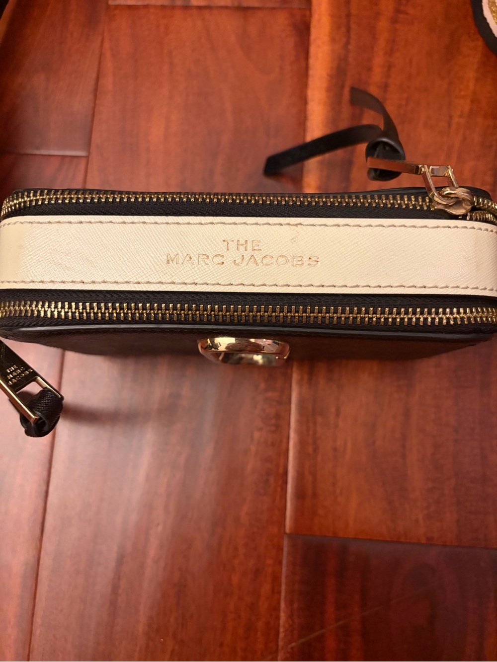 Marc Jacobs Black Snapshot Crossbody Camera Bag with Branded Strap - Picture 5 of 6